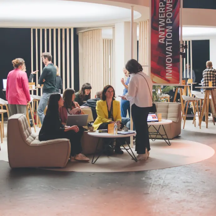 Accessible and up-to-date contract database supporting Catholic education institutions