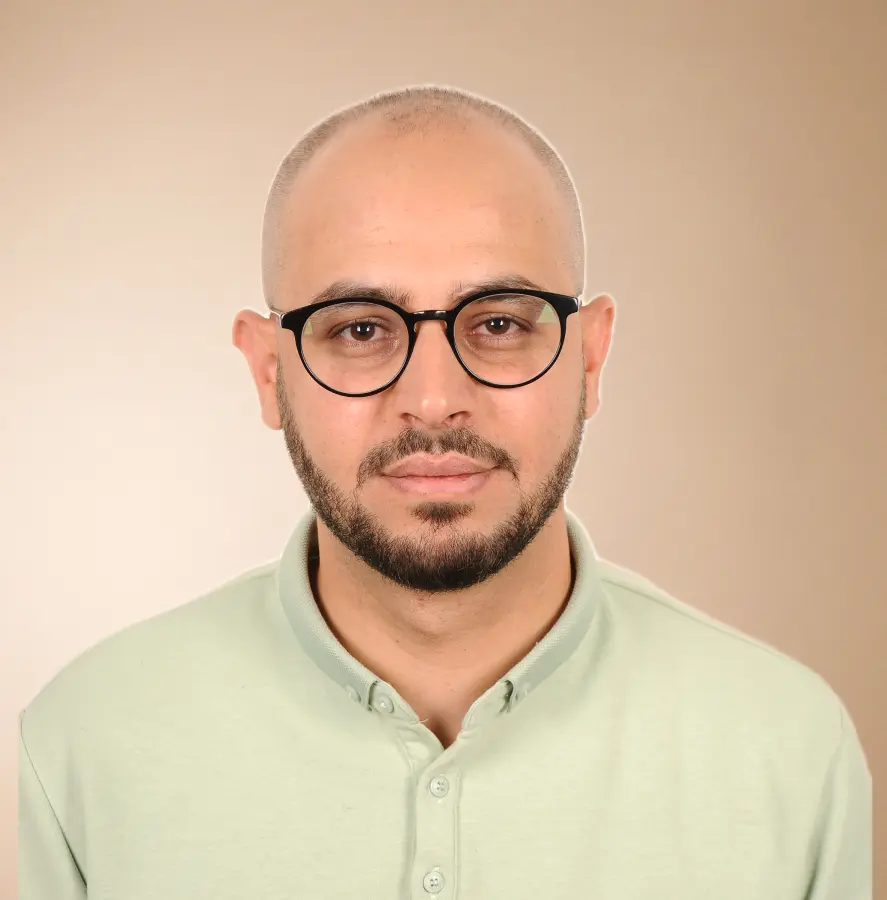 Professionals working together, representing high-performance collaboration to solve customer needs